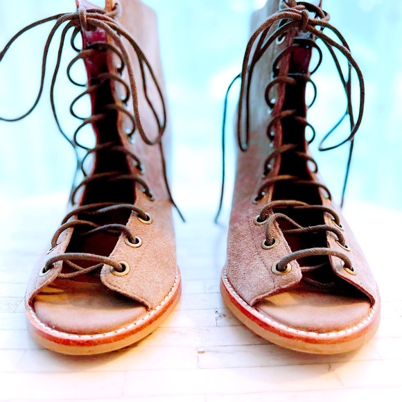 Tres Sexy Size 7.5 Jeffrey Campbell ‘Cors’ peep-toe booties! - Picture 4 of 8